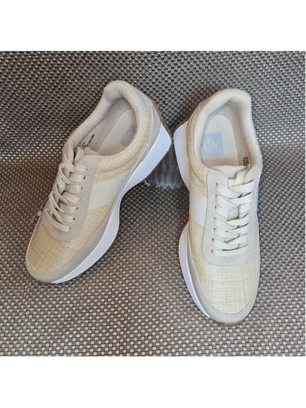 DV Dolce Vita Breela sneakers beige woven raffia material platform sole size 8.5